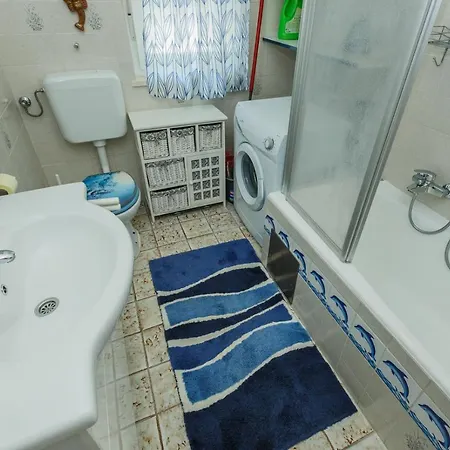 Smjestaj L Za Rad, Odmor, Grupe I Pojedince *