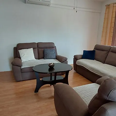 Smjestaj L Za Rad, Odmor, Grupe I Pojedince Apartment *