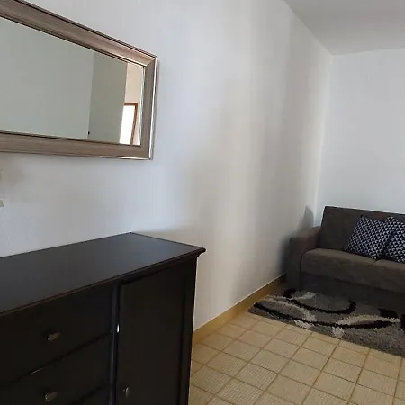 Smjestaj L Za Rad, Odmor, Grupe I Pojedince Kastela