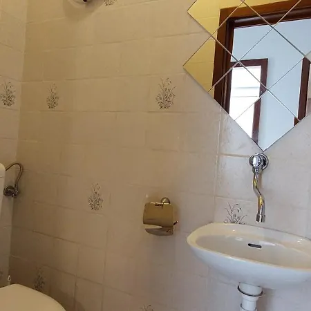 Smjestaj L Za Rad, Odmor, Grupe I Pojedince *