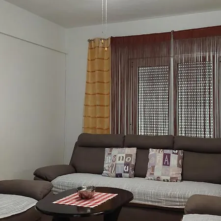 Smjestaj L Za Rad, Odmor, Grupe I Pojedince Apartmán
