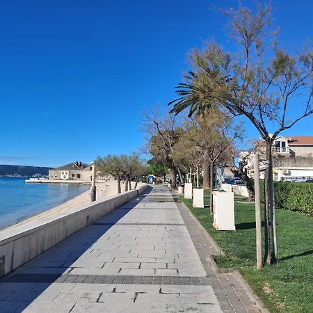 A1 Za 6 Osoba S Pogledom Sa Dva Balkona Na I Otoke Apartment Kastela