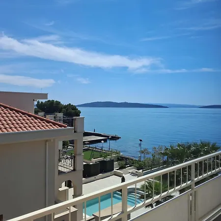 A1 Za 6 Osoba S Pogledom Sa Dva Balkona Na I Otoke Kaštela