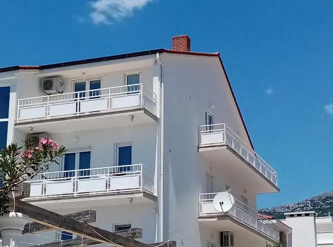 Smjestaj L Za Rad, Odmor, Grupe I Pojedince * Kaštela