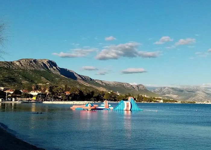Smjestaj L Za Rad, Odmor, Grupe I Pojedince * Kaštela