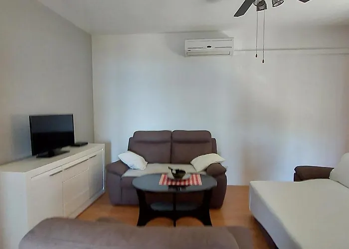 Smjestaj L Za Rad, Odmor, Grupe I Pojedince *