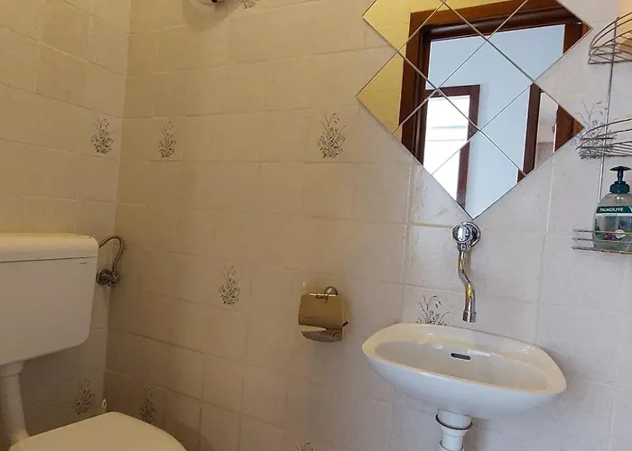 Smjestaj L Za Rad, Odmor, Grupe I Pojedince *