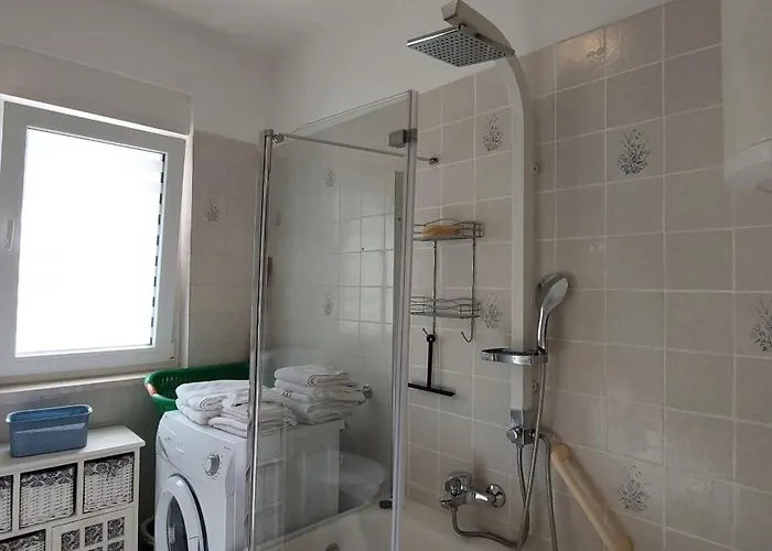 Apartmán Smjestaj L Za Rad, Odmor, Grupe I Pojedince Kaštela