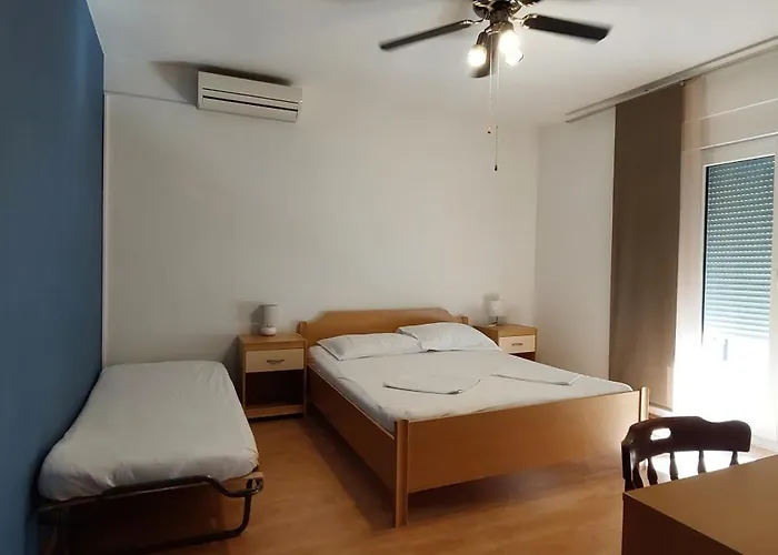Smjestaj L Za Rad, Odmor, Grupe I Pojedince